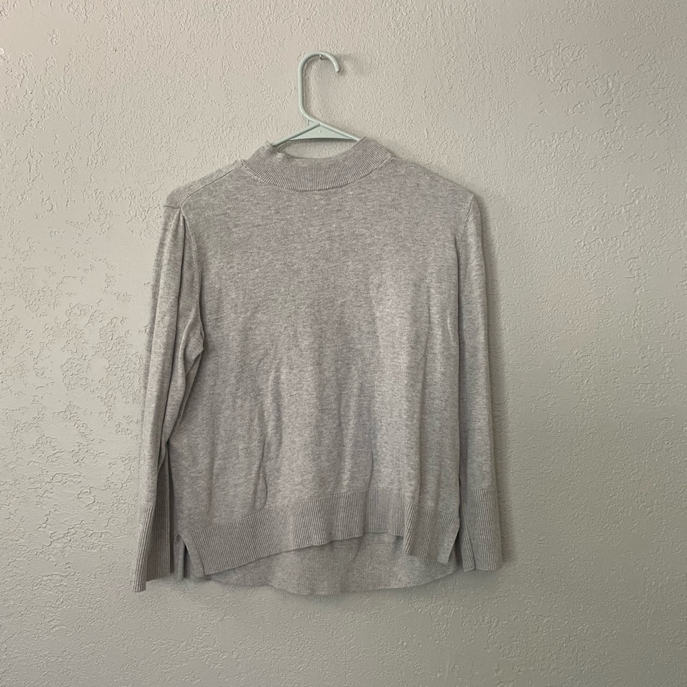Gap gray top